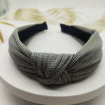 Bandeau serre-tête couleur unie avec cheveux pressés et large bord de 5 cm