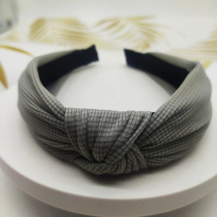 Bandeau serre-tête couleur unie avec cheveux pressés et large bord de 5 cm