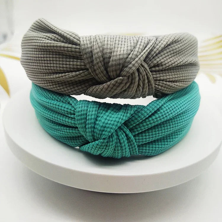 Bandeau serre-tête couleur unie avec cheveux pressés et large bord de 5 cm