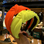 Bandeau serre-tête couleur unie avec cheveux pressés et large bord de 5 cm