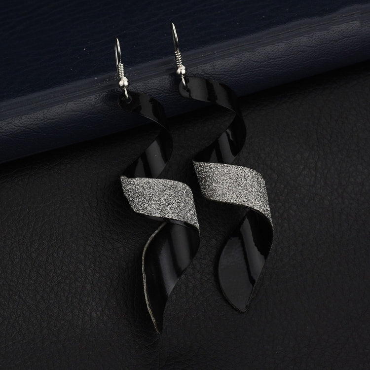 Boucles d'oreilles 3D créoles longues torsadées givrées
