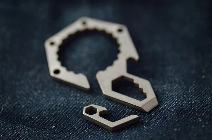 Ouvre-bouteille de bière mini EDC léger, porte-clés outil de poche, gadget utilitaire pour camp en plein air et randonnée, alliage de titane, acier inoxydable