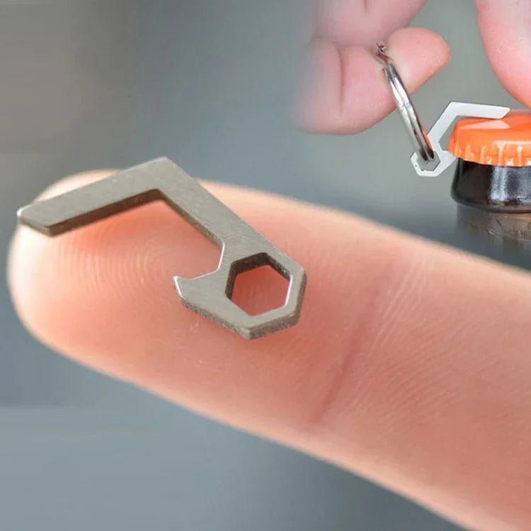 Ouvre-bouteille de bière mini EDC léger, porte-clés outil de poche, gadget utilitaire pour camp en plein air et randonnée, alliage de titane, acier inoxydable