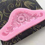 Lot de 2 moules en silicone pour fondant gaufré vintage, motif vigne florale dentelle, outil de pâtisserie, couleur rose et gris.