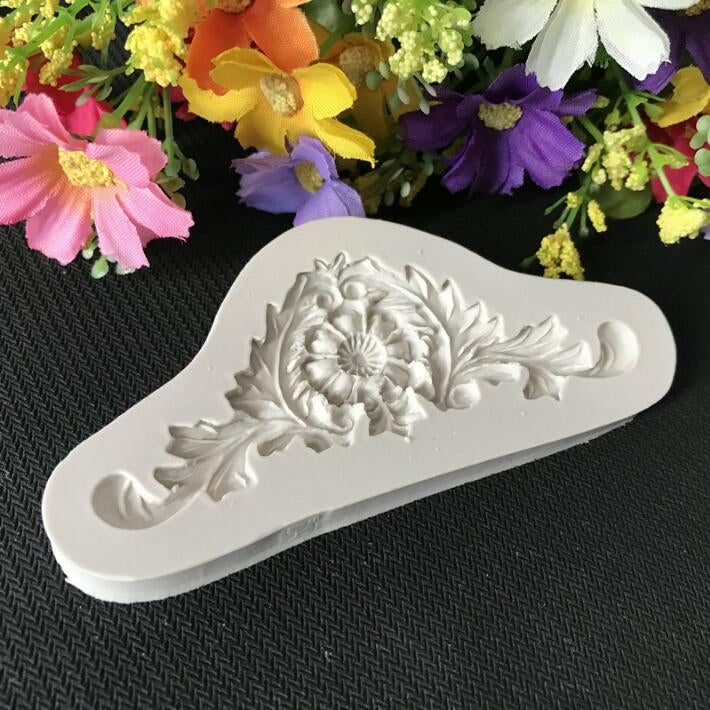 Lot de 2 moules en silicone pour fondant gaufré vintage, motif vigne florale dentelle, outil de pâtisserie, couleur rose et gris.