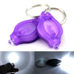 2 lampes de poche porte-clés mini de poche micro LED à presser, lampe de secours ultra lumineuse pour le camping en extérieur, lampe torche.