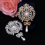 2 broches couronne, papillon de perle, gland, argent, or