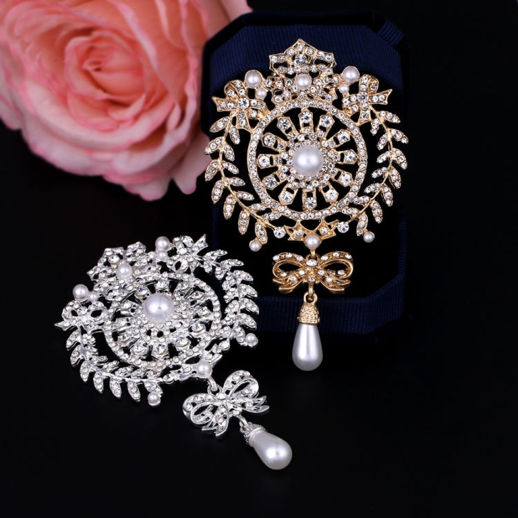 2 broches couronne, papillon de perle, gland, argent, or